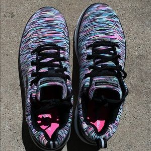 Sketchers lightweight with memory foam.